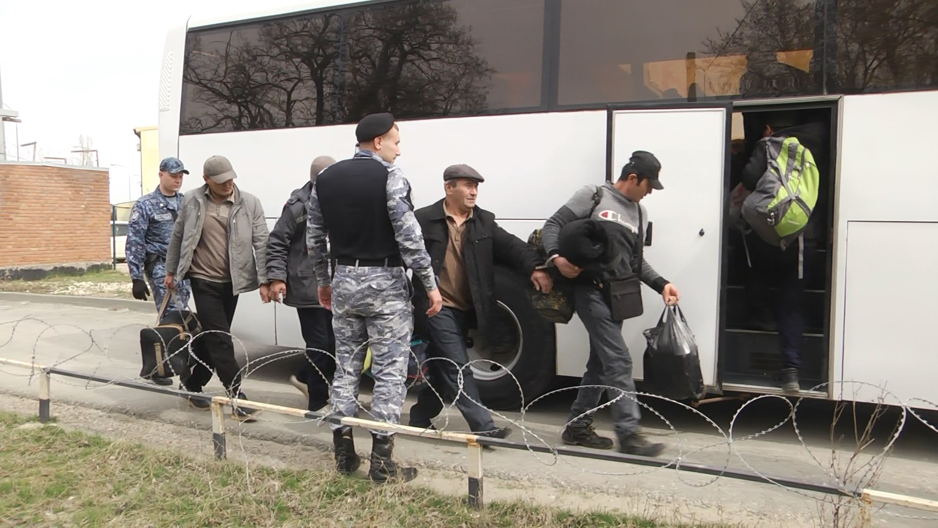 В Волгограде выдворили незаконных мигрантов